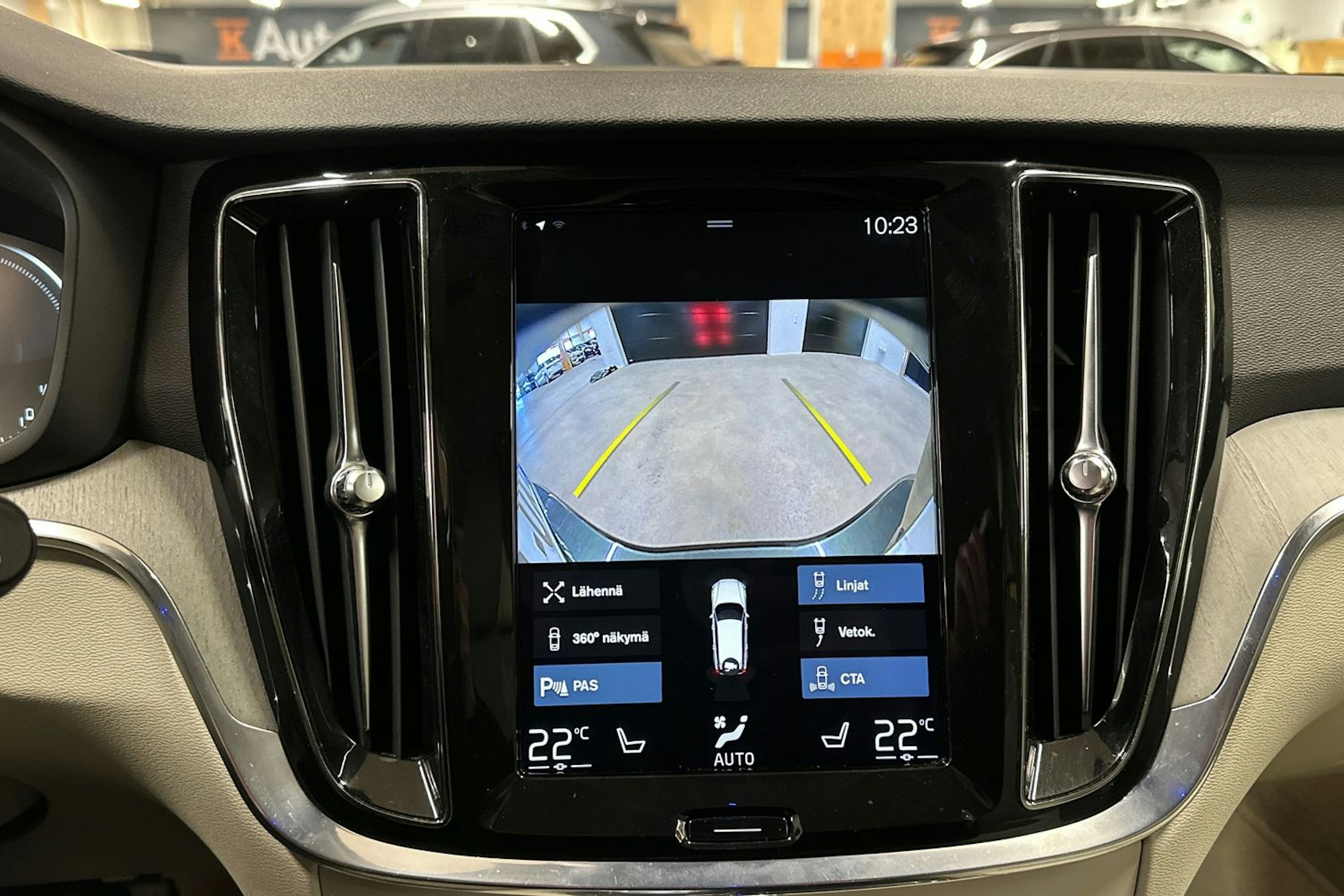 harmaa Volvo V60 2020 kuva 20.