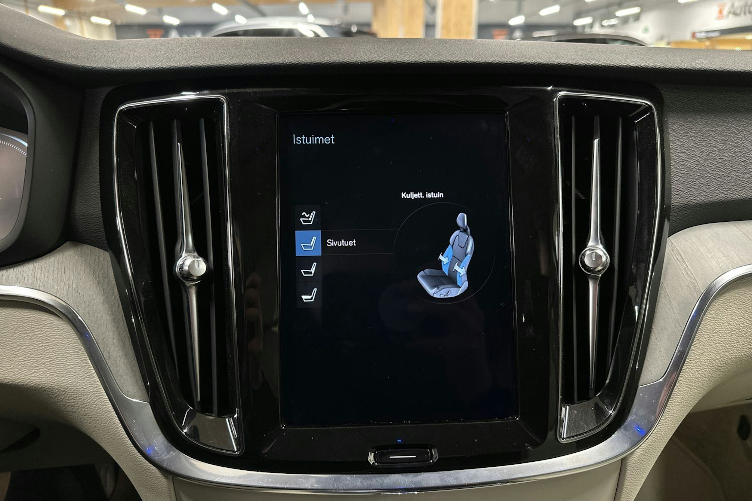 harmaa Volvo V60 2020 kuva 22.