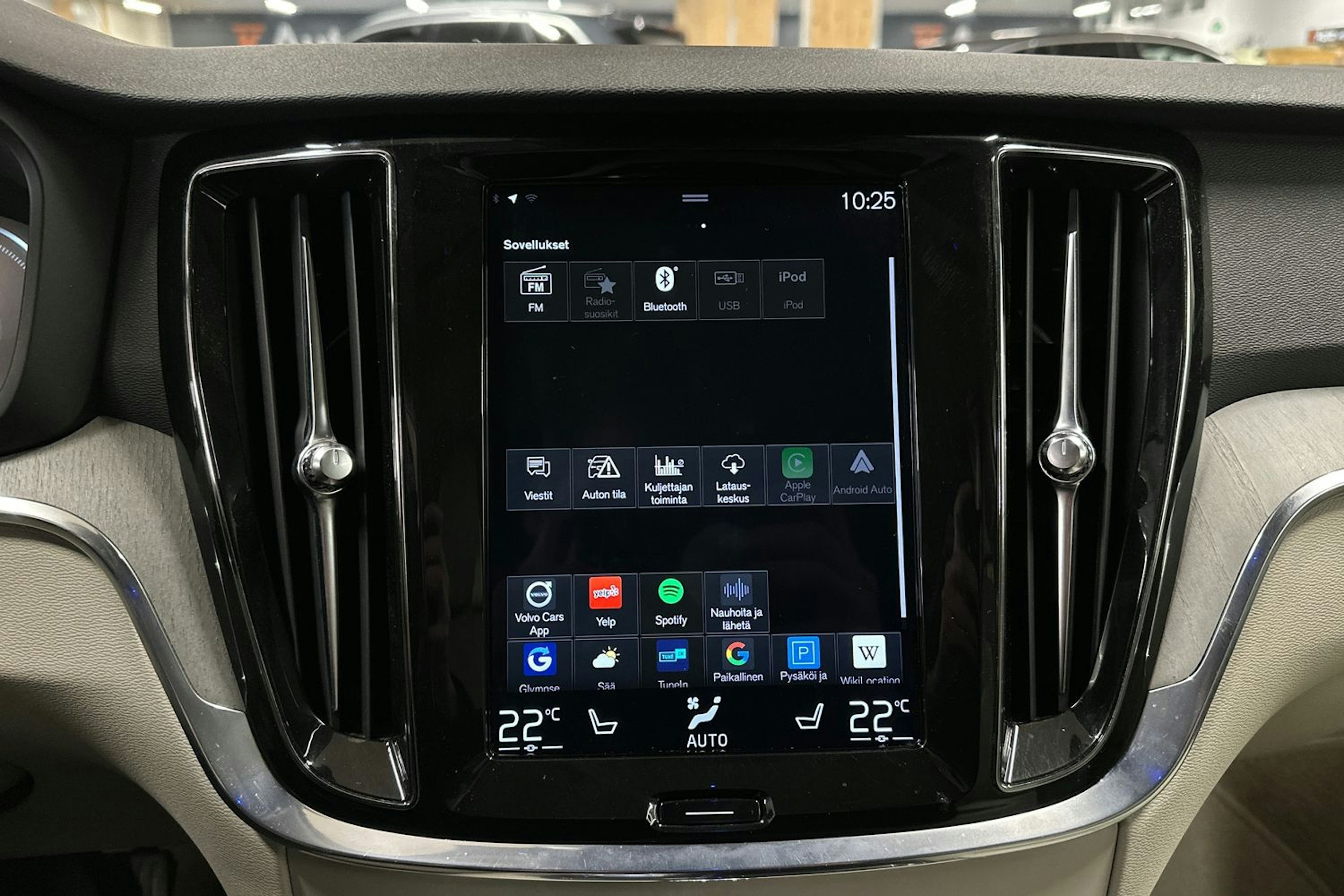 harmaa Volvo V60 2020 kuva 24.