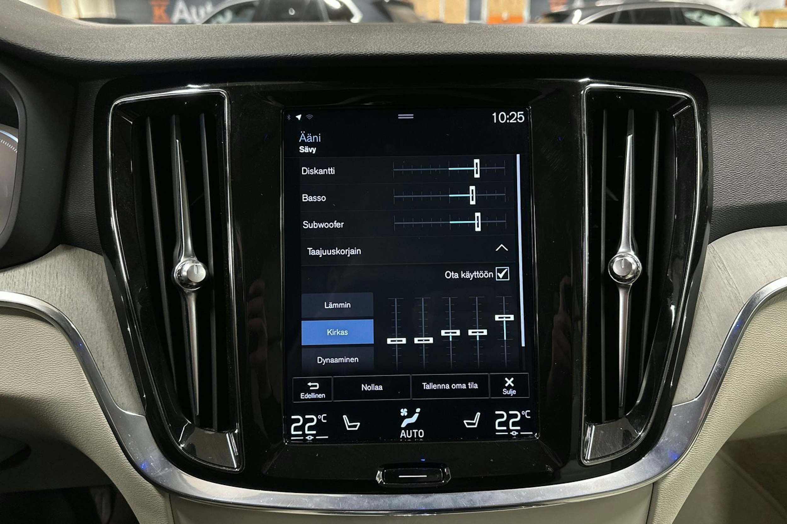 harmaa Volvo V60 2020 kuva 25.