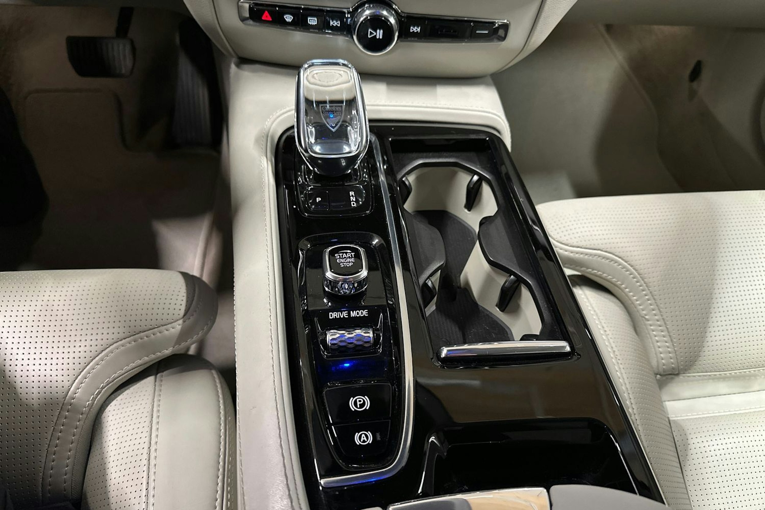 harmaa Volvo V60 2020 kuva 27.