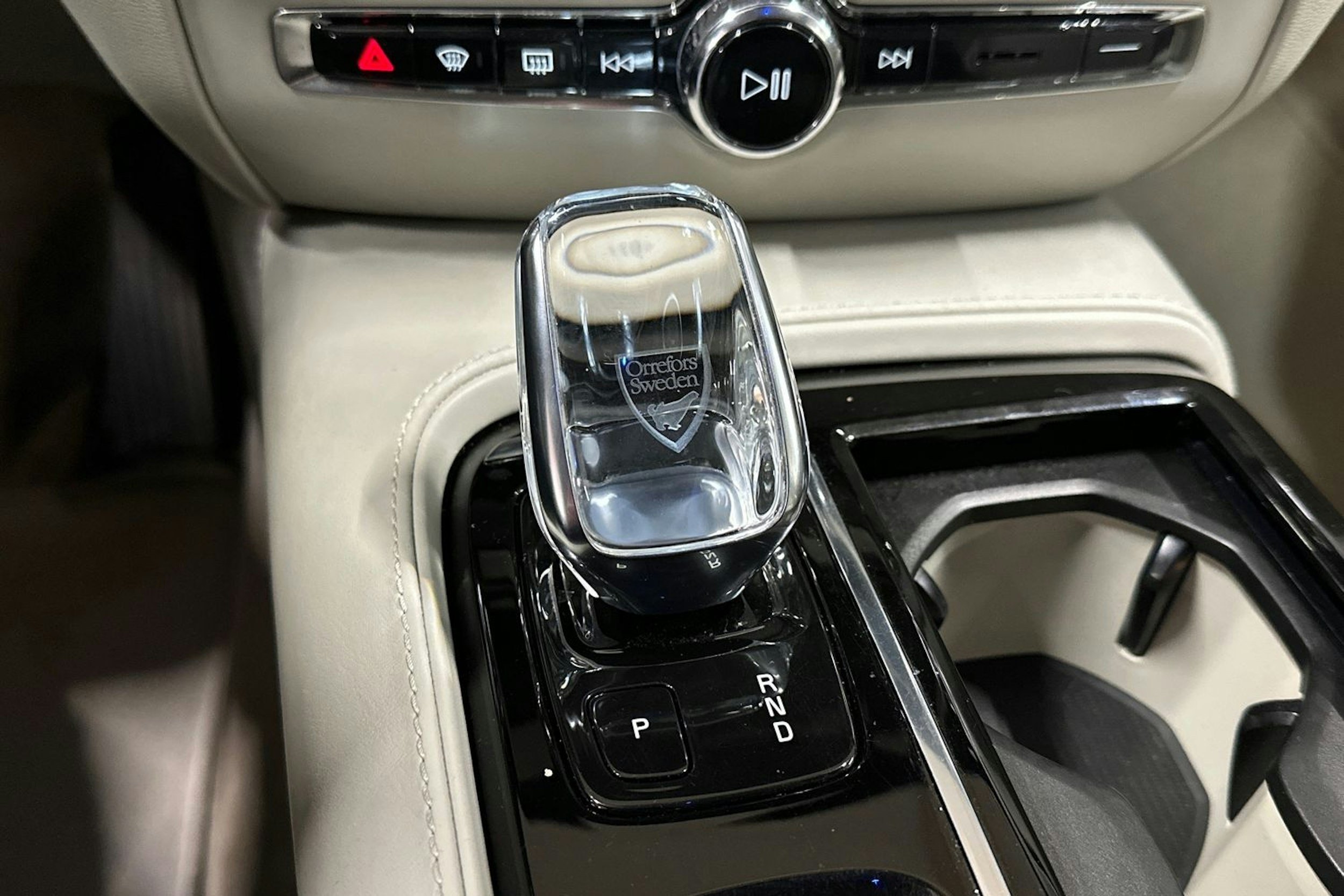 harmaa Volvo V60 2020 kuva 28.