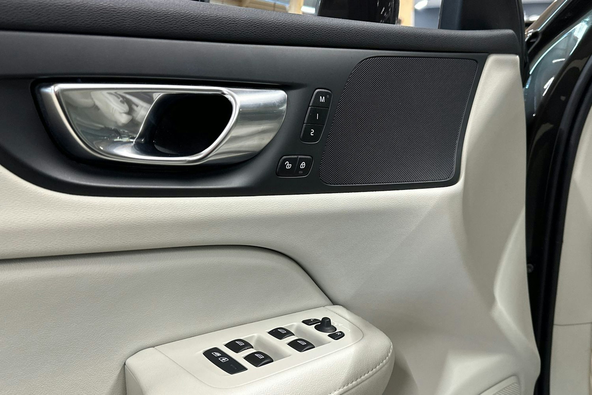 harmaa Volvo V60 2020 kuva 32.