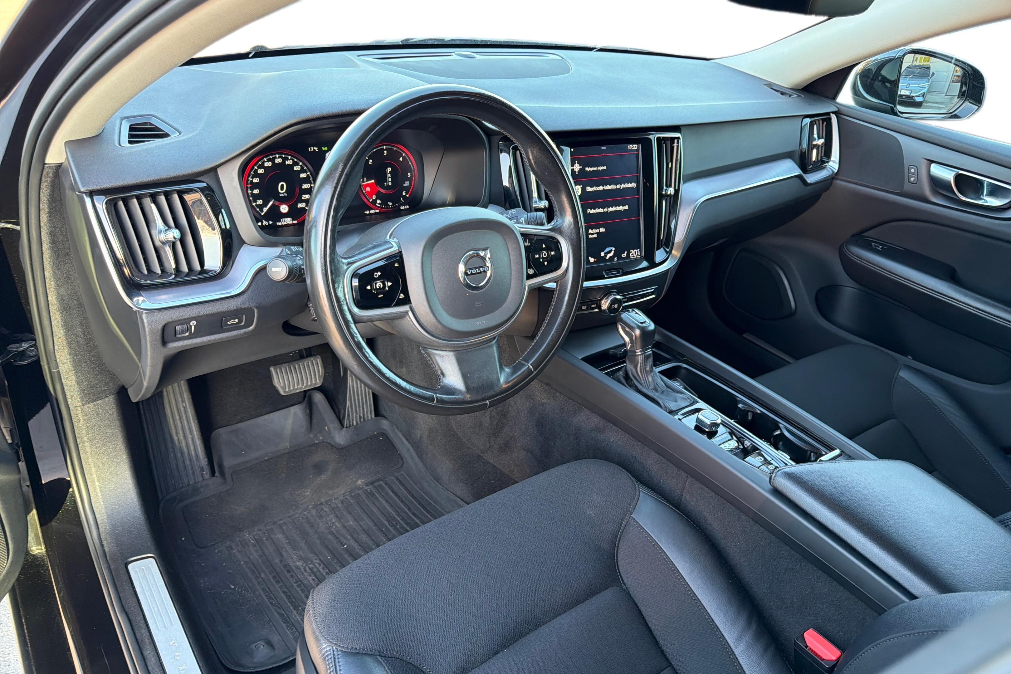 Volvo V60 D4 Momentum aut 2020, photo 3/3