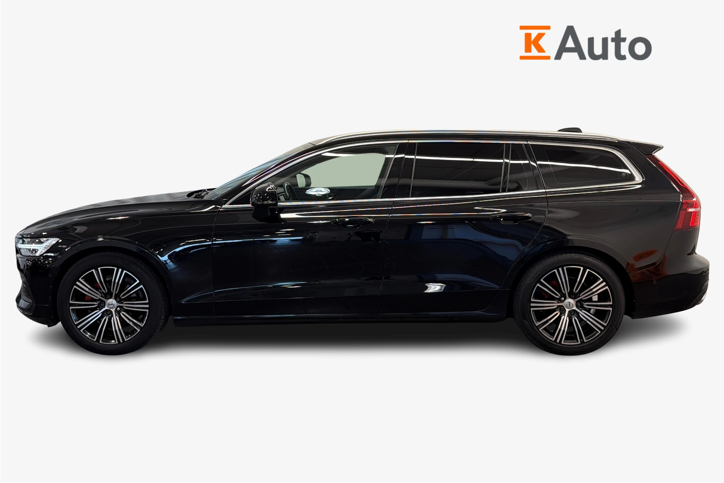 musta Volvo V60 2020 kuva 5.