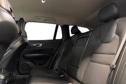 musta Volvo V60 2020 kuva 8.