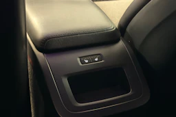 musta Volvo V60 2020 kuva 13.