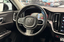 musta Volvo V60 2020 kuva 14.