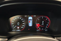 musta Volvo V60 2020 kuva 17.
