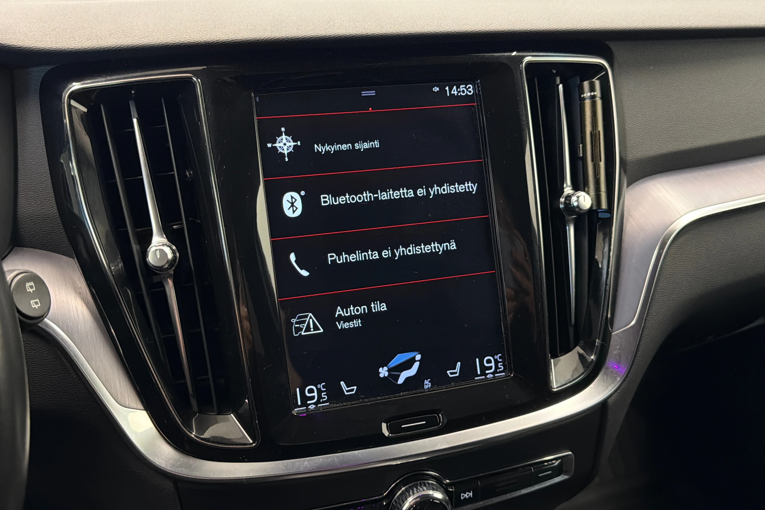 musta Volvo V60 2020 kuva 22.