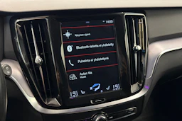 musta Volvo V60 2020 kuva 22.