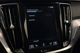 musta Volvo V60 2020 kuva 26.