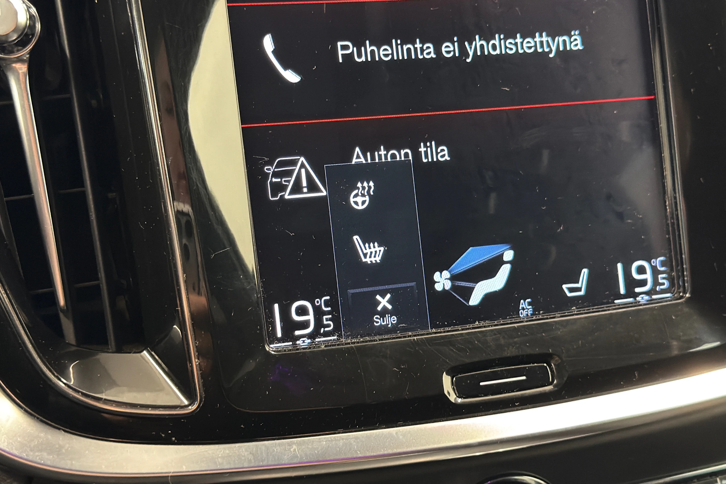 musta Volvo V60 2020 kuva 28.
