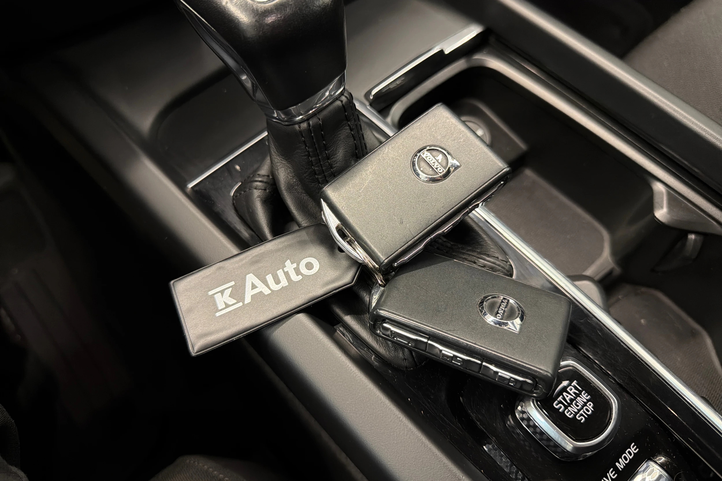 musta Volvo V60 2020 kuva 29.