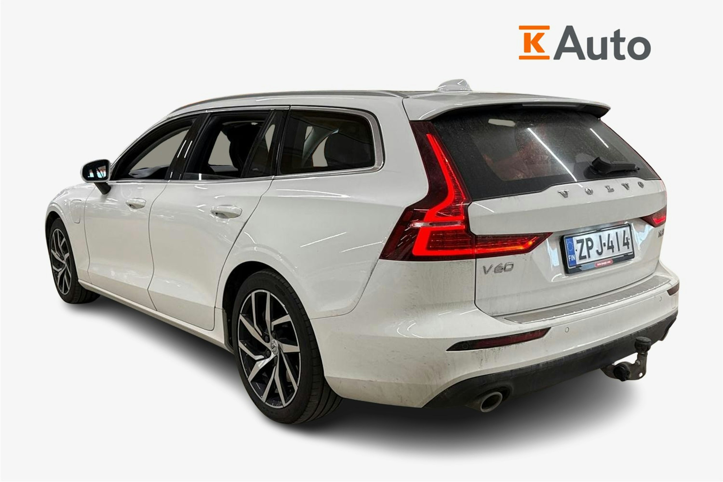 valkoinen Volvo V60 2020 kuva 2.