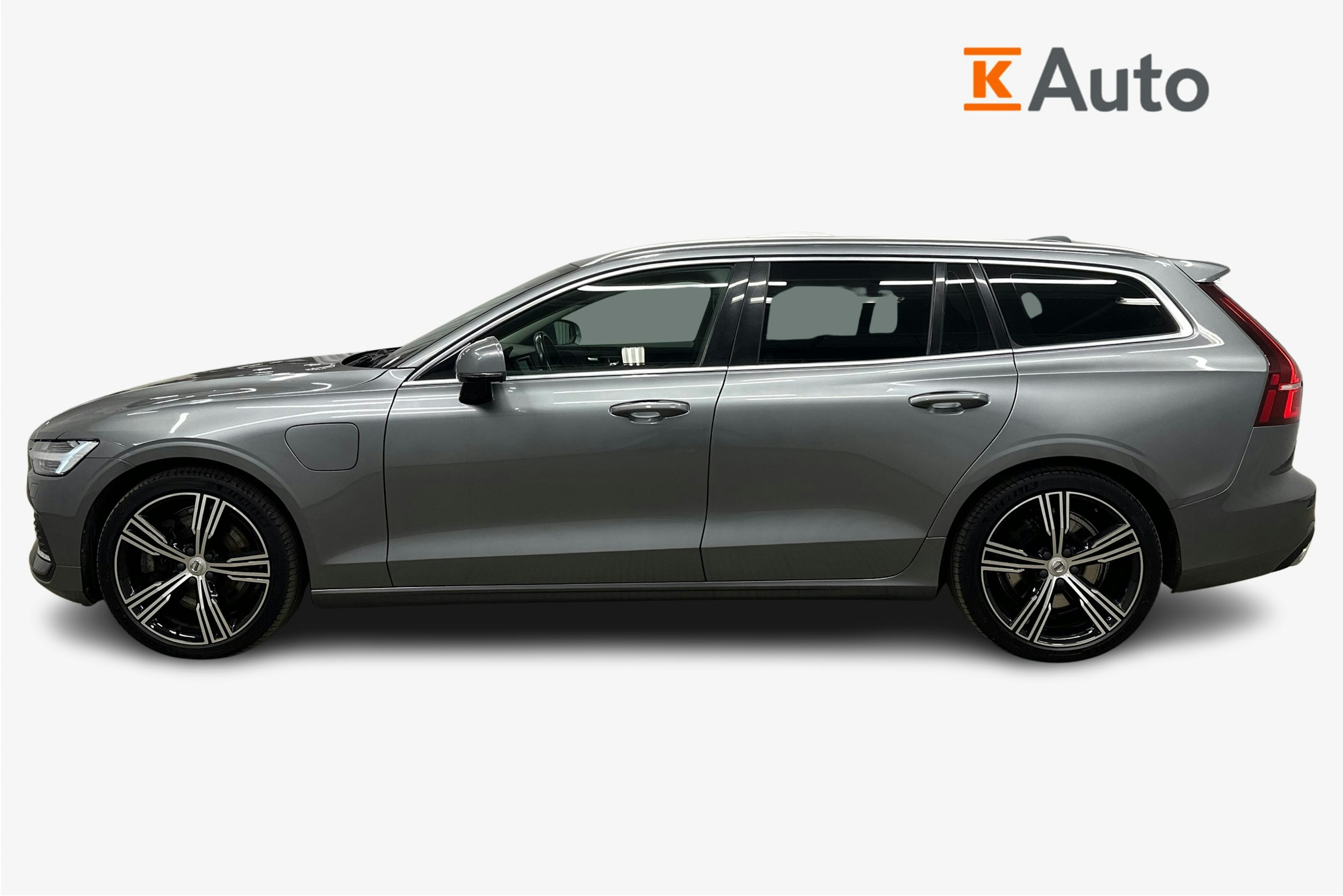 harmaa Volvo V60 2021 kuva 6.
