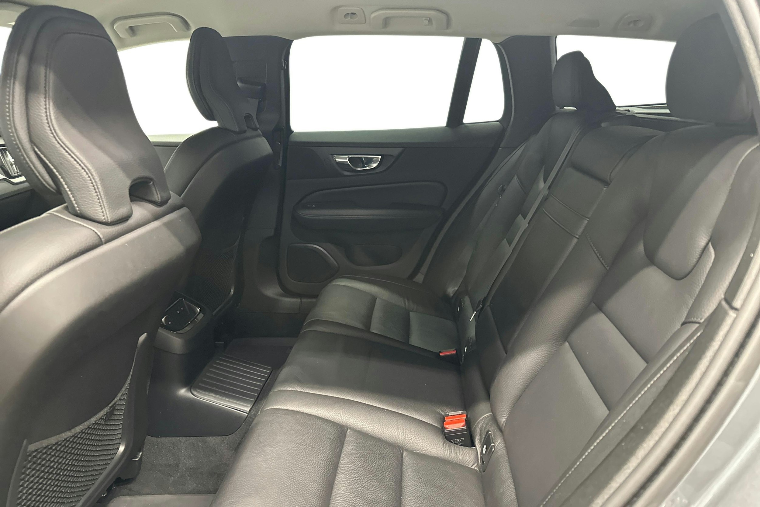 harmaa Volvo V60 2021 kuva 10.