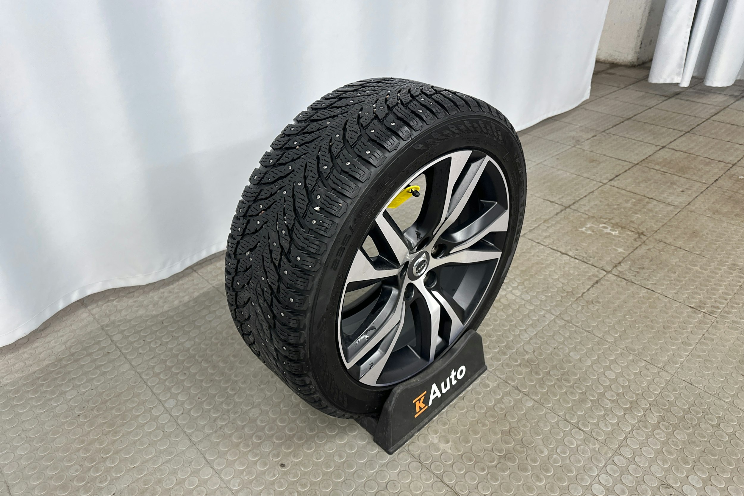 harmaa Volvo V60 2021 kuva 13.