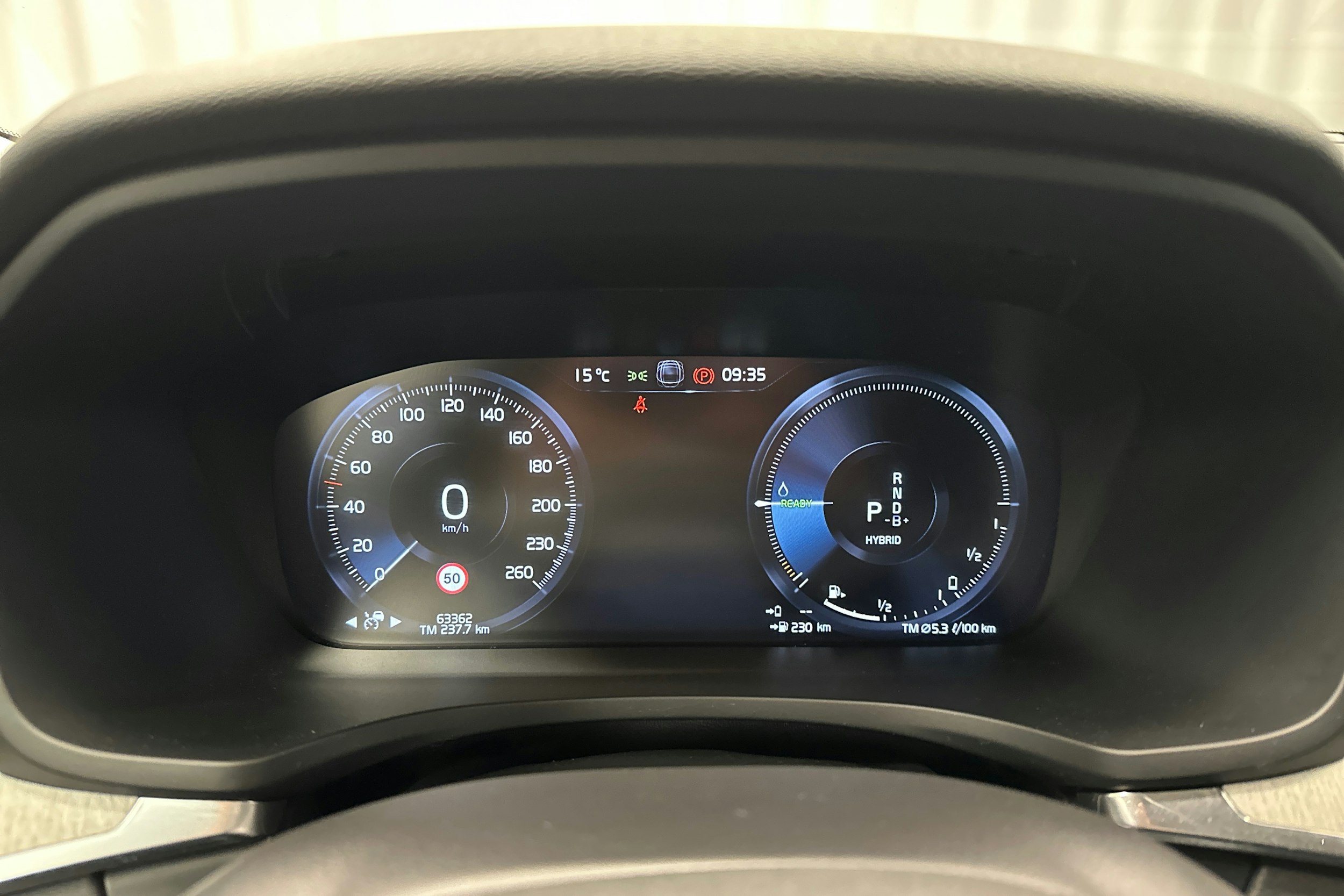 harmaa Volvo V60 2021 kuva 16.