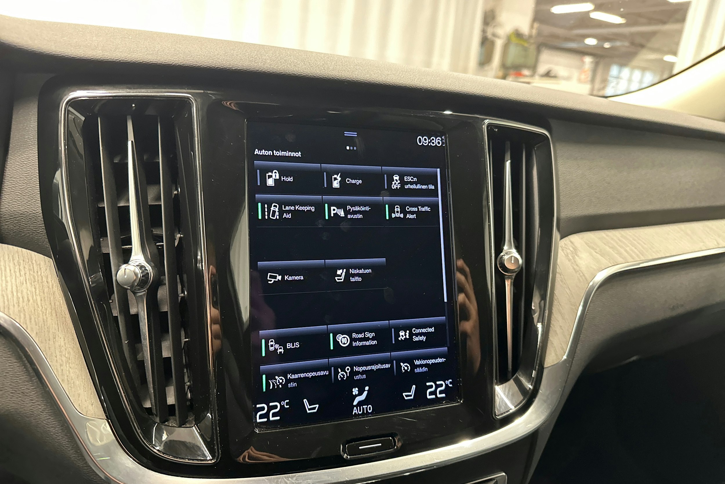 harmaa Volvo V60 2021 kuva 20.