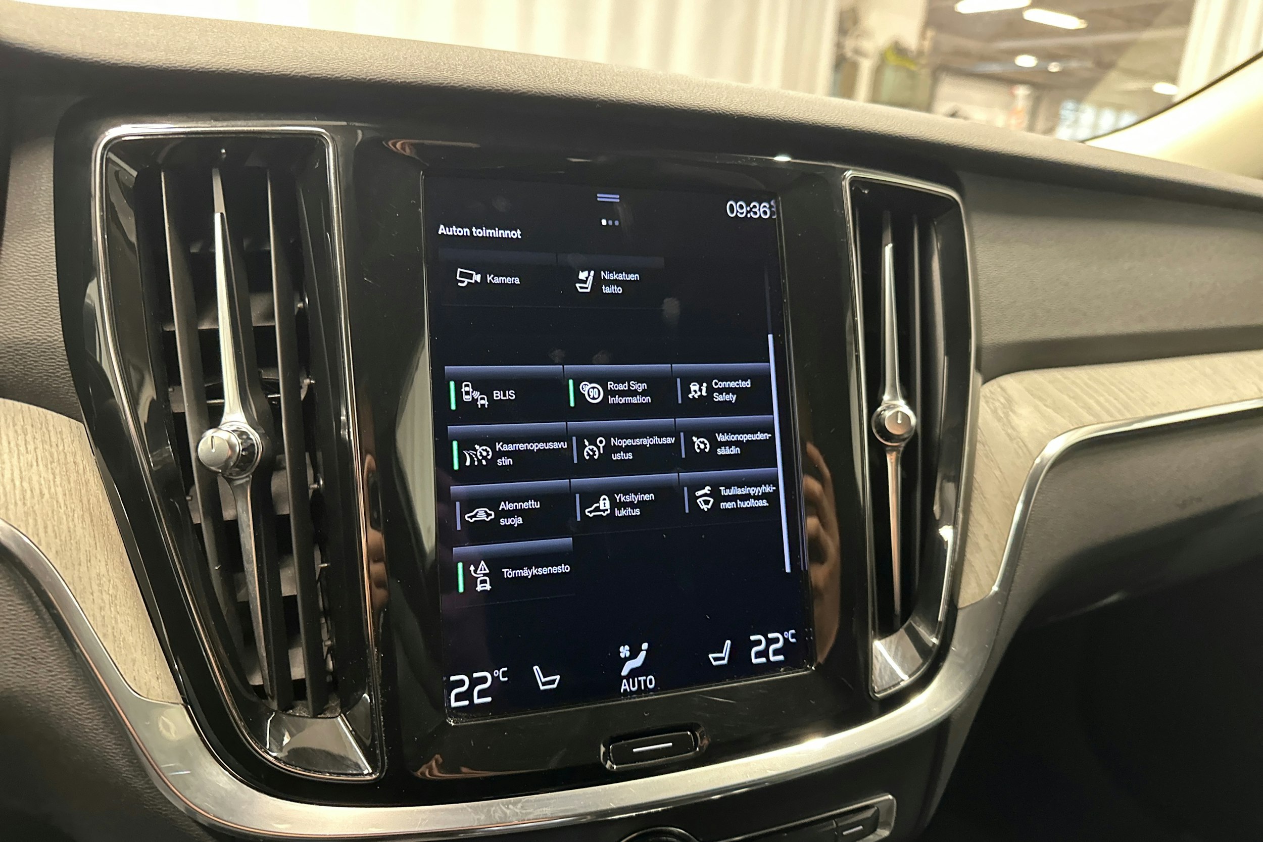 harmaa Volvo V60 2021 kuva 21.
