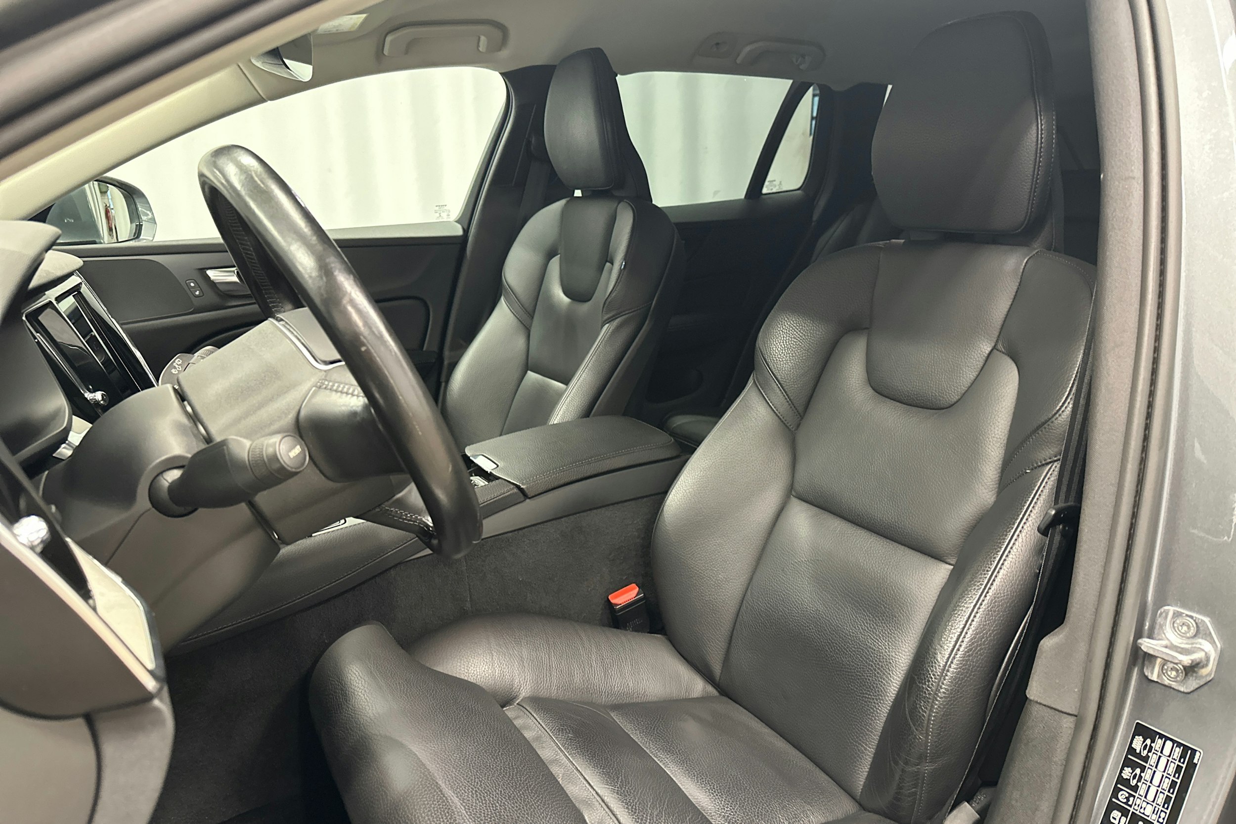 harmaa Volvo V60 2021 kuva 27.