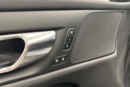 harmaa Volvo V60 2021 kuva 29.