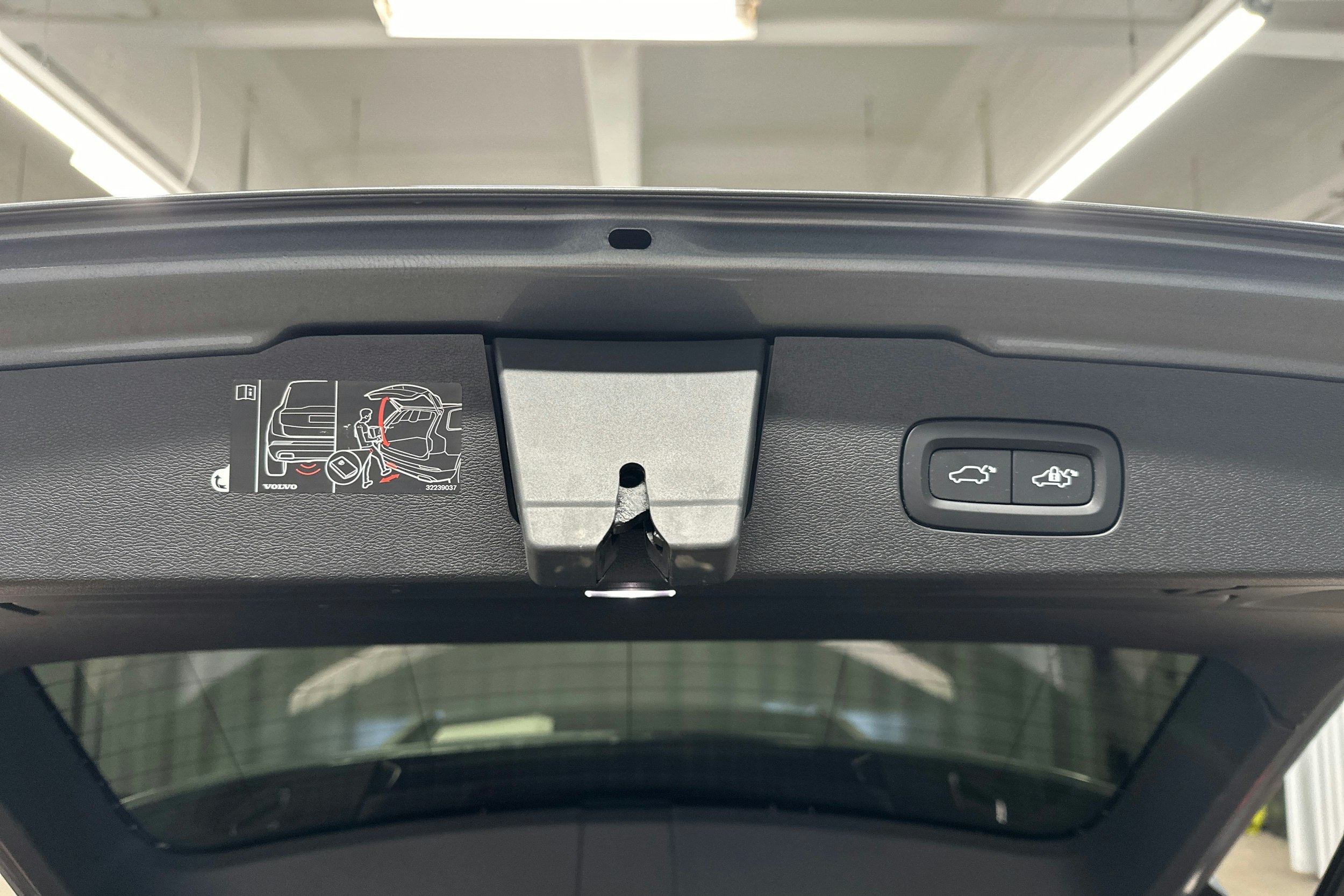 harmaa Volvo V60 2021 kuva 32.