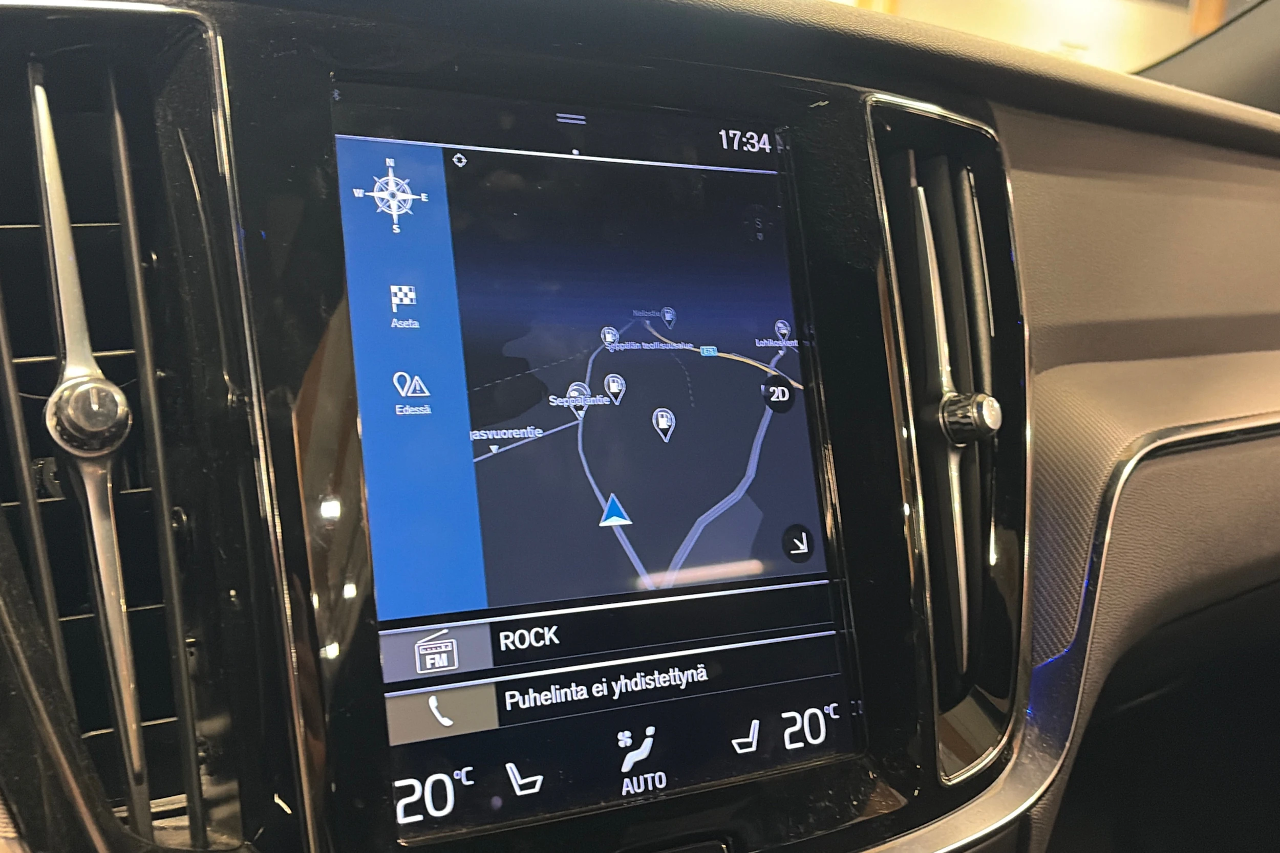 musta Volvo V60 2021 kuva 8.