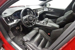 punainen Volvo V60 2021 kuva 3.