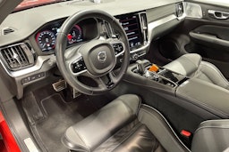 punainen Volvo V60 2022 kuva 7.