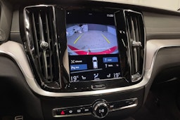 punainen Volvo V60 2022 kuva 18.