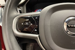 punainen Volvo V60 2022 kuva 20.