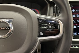 punainen Volvo V60 2022 kuva 21.