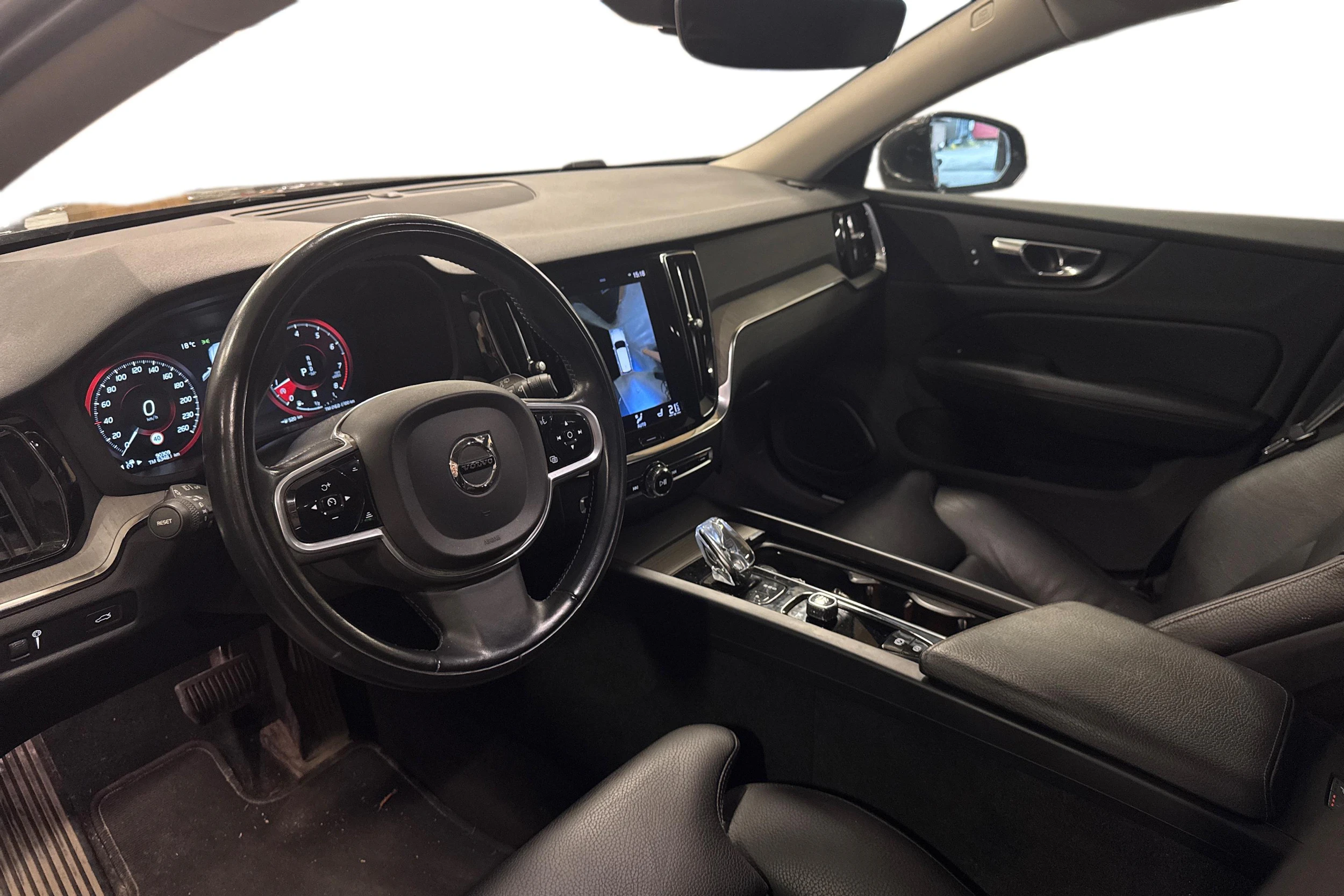 musta Volvo V60 2022 kuva 3.