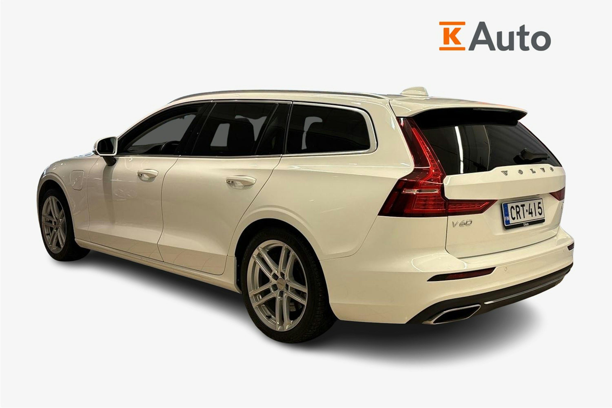 Valkoinen Volvo V60 2021 kuva 2.