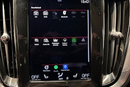 Valkoinen Volvo V60 2021 kuva 15.