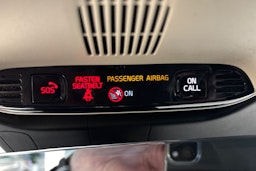 Valkoinen Volvo V60 2021 kuva 17.