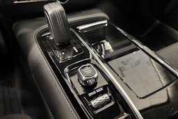 Valkoinen Volvo V60 2021 kuva 18.