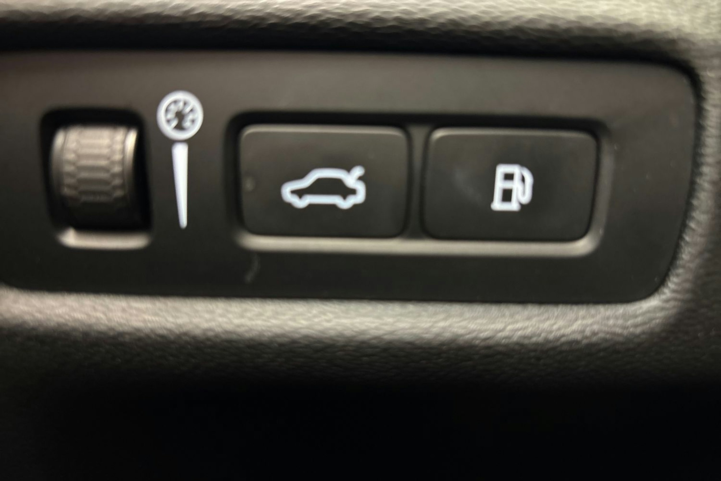 Valkoinen Volvo V60 2021 kuva 22.