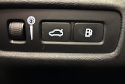 Valkoinen Volvo V60 2021 kuva 22.