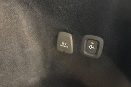 Valkoinen Volvo V60 2021 kuva 25.