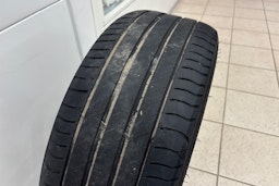 Valkoinen Volvo V60 2021 kuva 28.