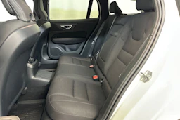 Valkoinen Volvo V60 2021 kuva 30.
