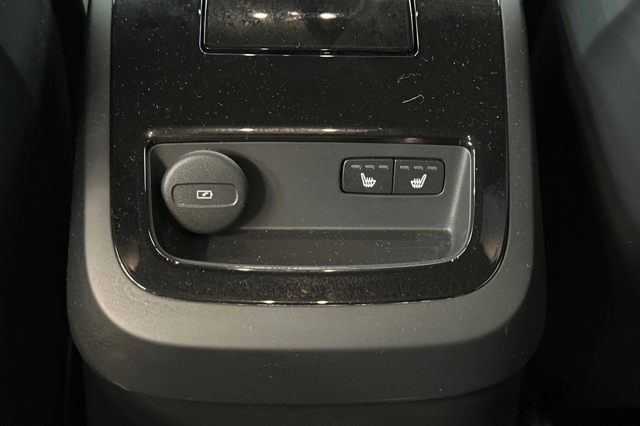 Valkoinen Volvo V60 2021 kuva 31.