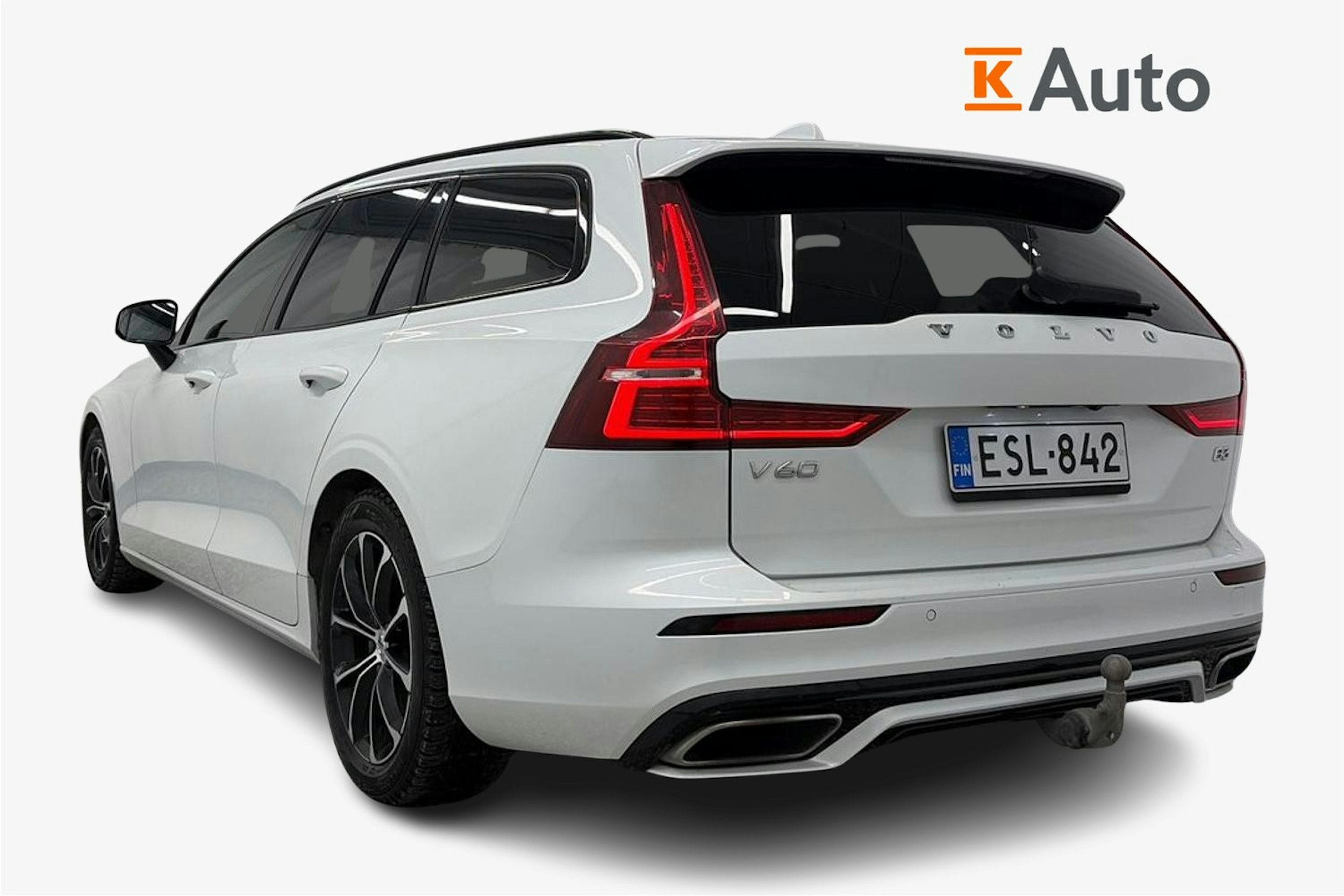 met. valkoinen Volvo V60 2021 kuva 2.