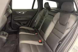 met. valkoinen Volvo V60 2021 kuva 10.