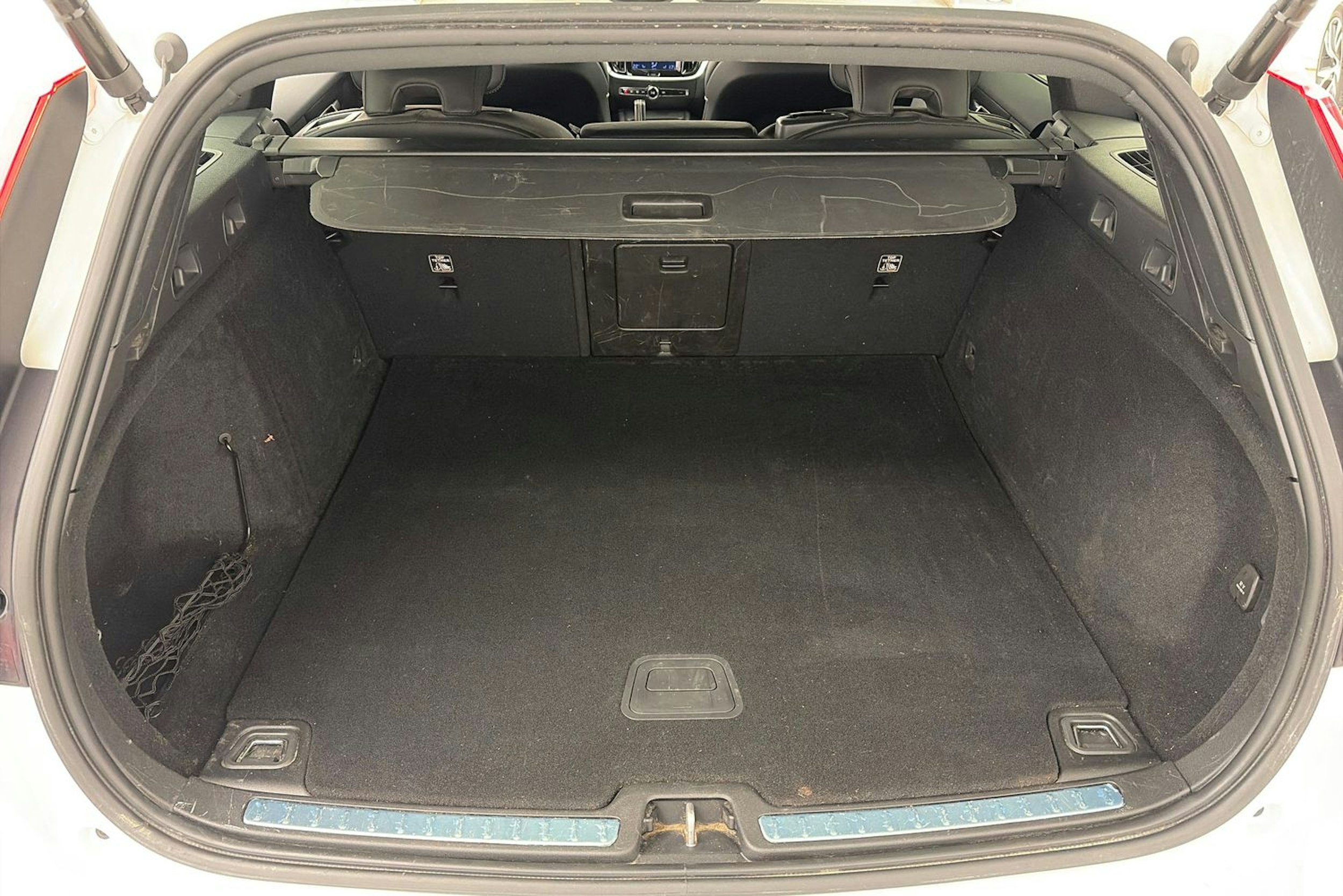 met. valkoinen Volvo V60 2021 kuva 14.