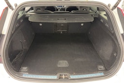 met. valkoinen Volvo V60 2021 kuva 14.