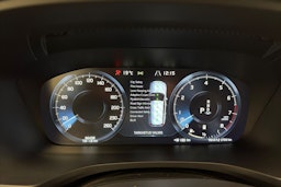 met. valkoinen Volvo V60 2021 kuva 17.